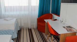 Гостевой дом Global Sky Hotel Новосибирск Односпальная кровать в общем номере с 2 отдельными кроватями-11